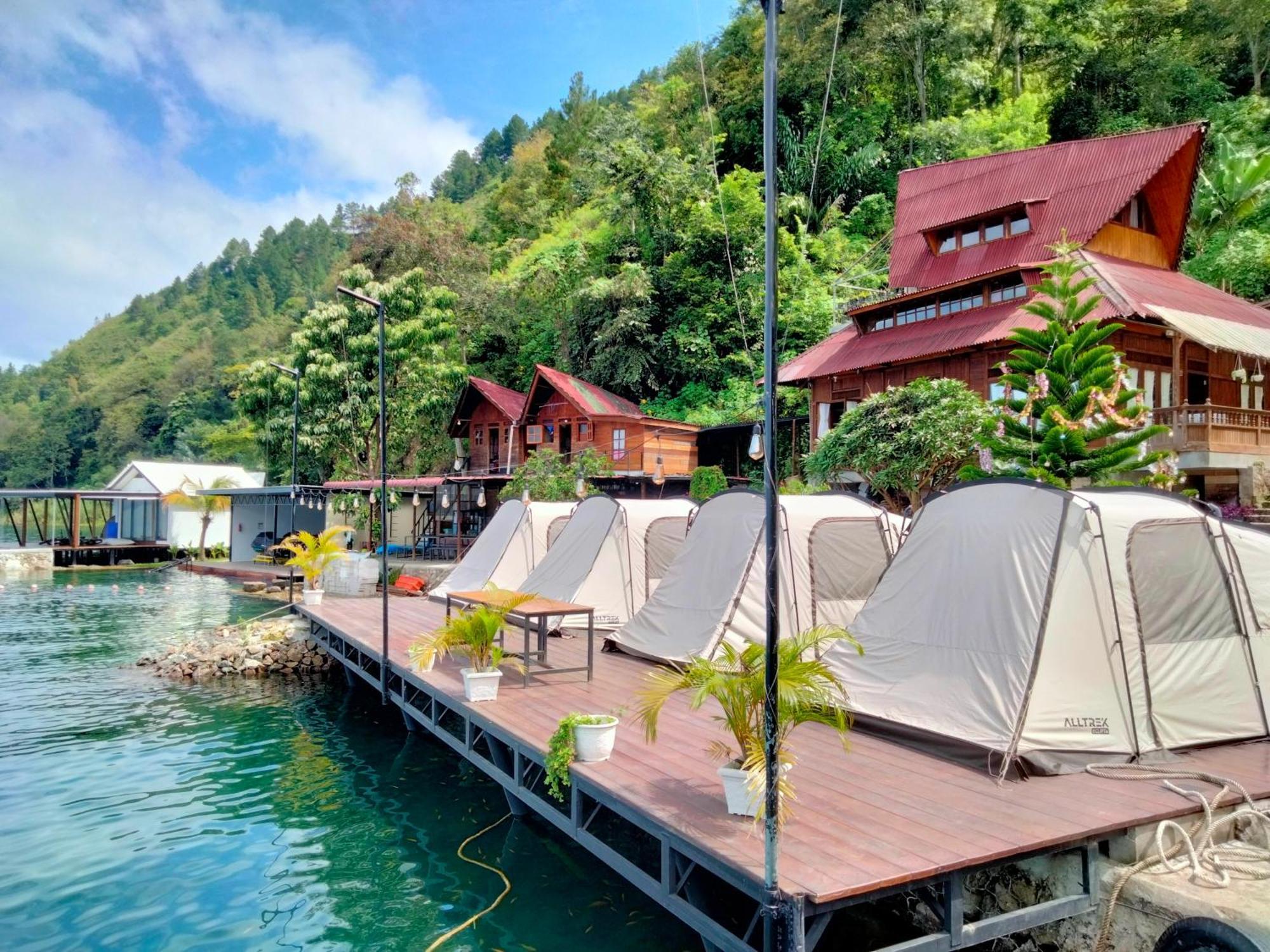 Pondok Berata Dapdap Balige Buitenkant foto